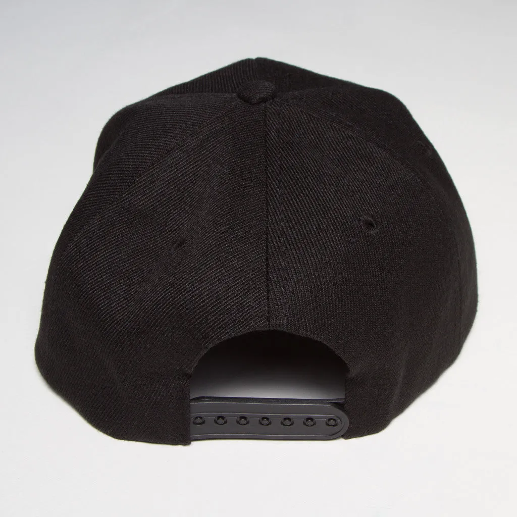 Illegal Rave - Snapback - Black